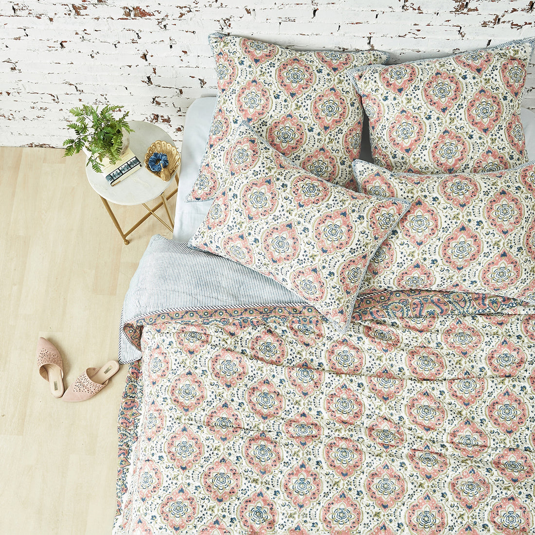 Freddie Quilt by Carol & Frank